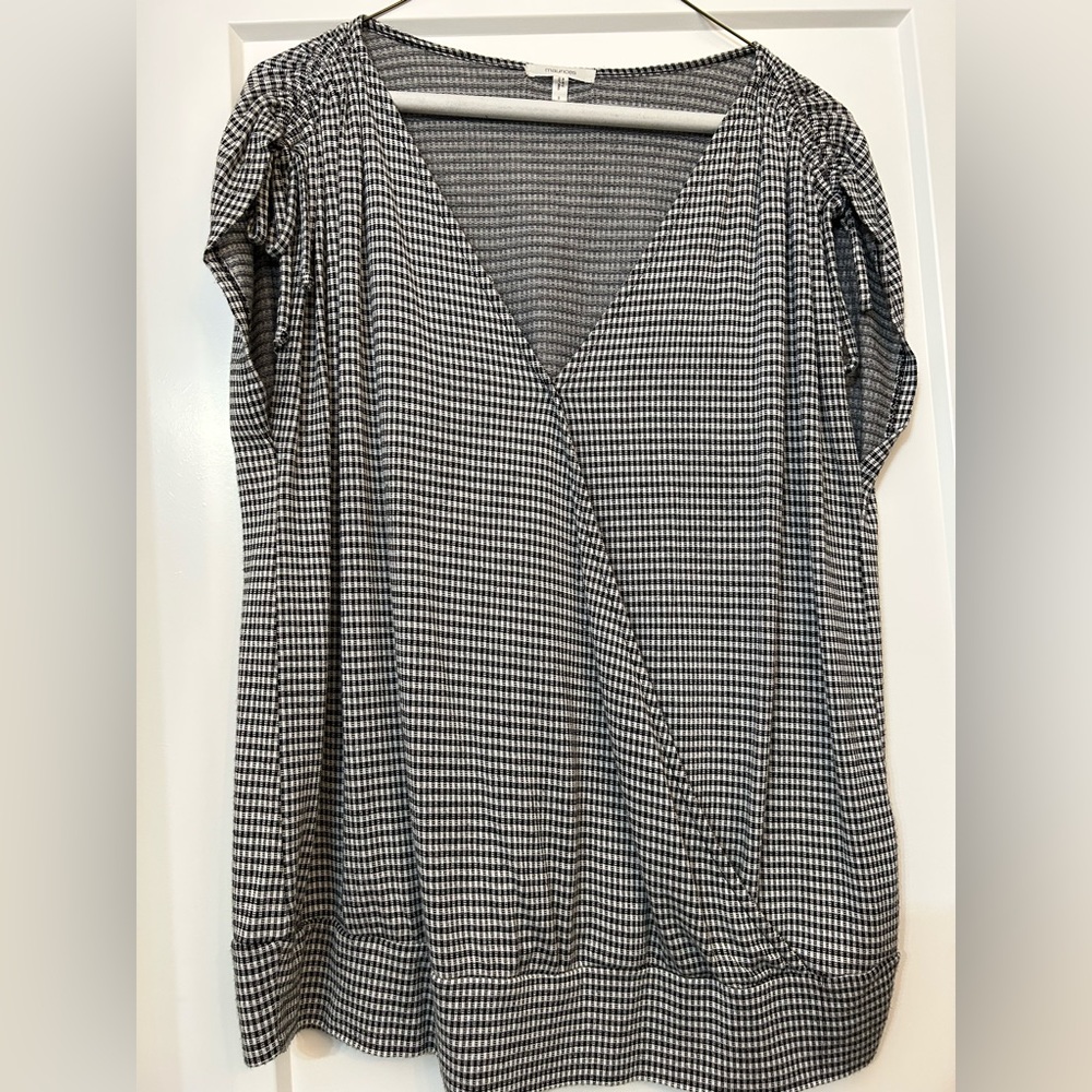 Maurice’s Black and White Print Short Sleeve Blouse Sz. Lg